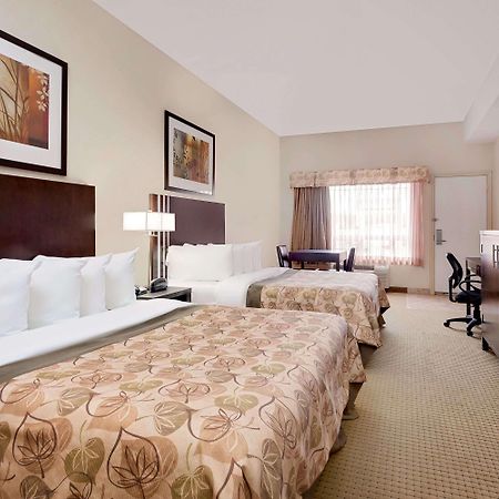 Ramada By Wyndham Lac La Biche Kültér fotó