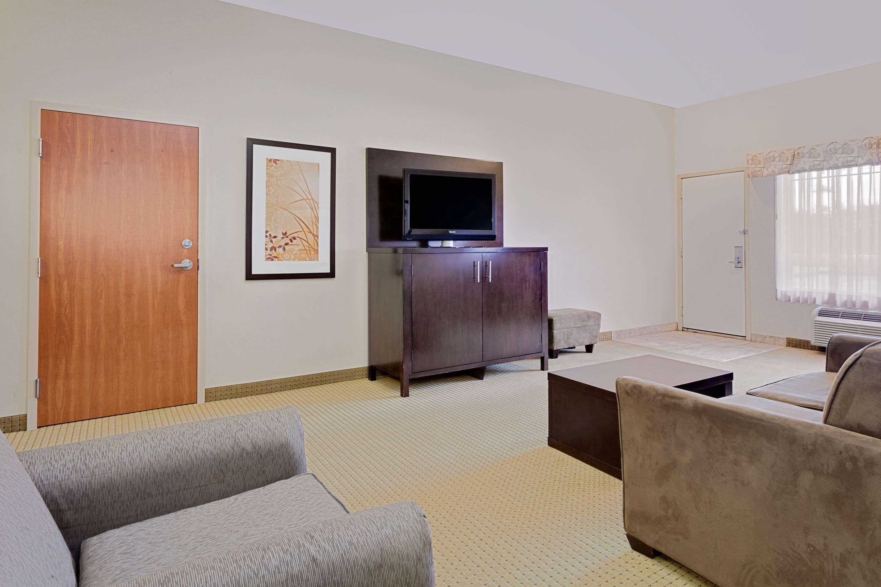 Ramada By Wyndham Lac La Biche Kültér fotó