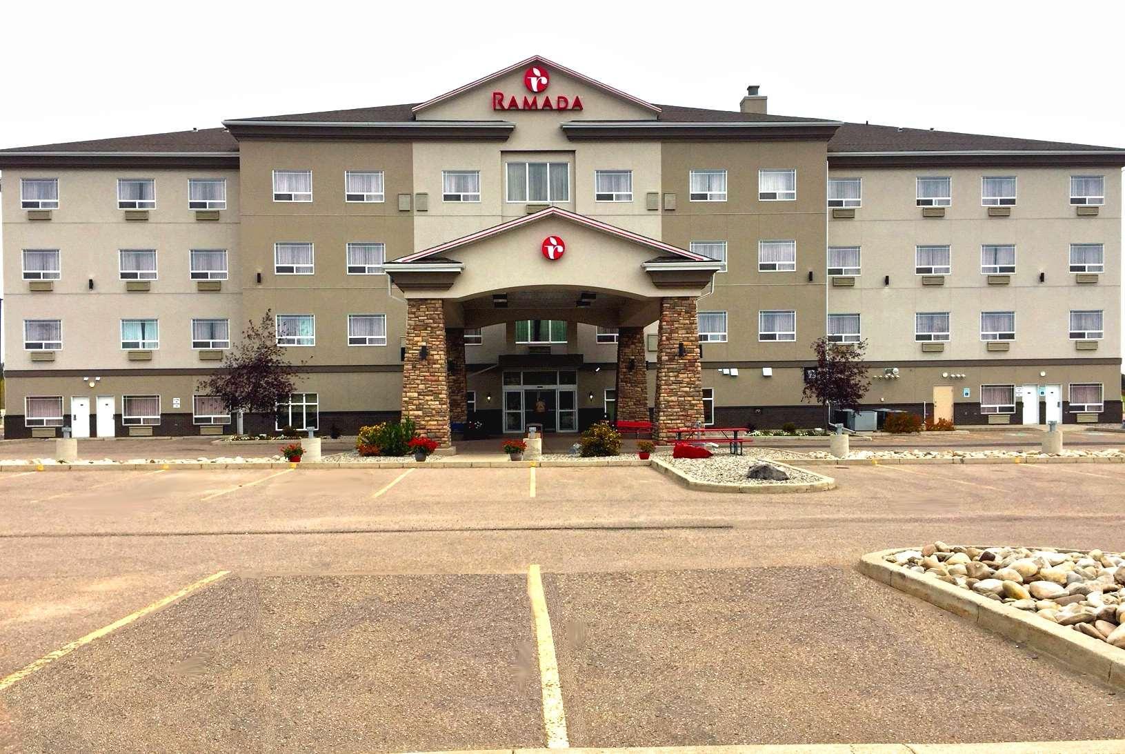 Ramada By Wyndham Lac La Biche Kültér fotó