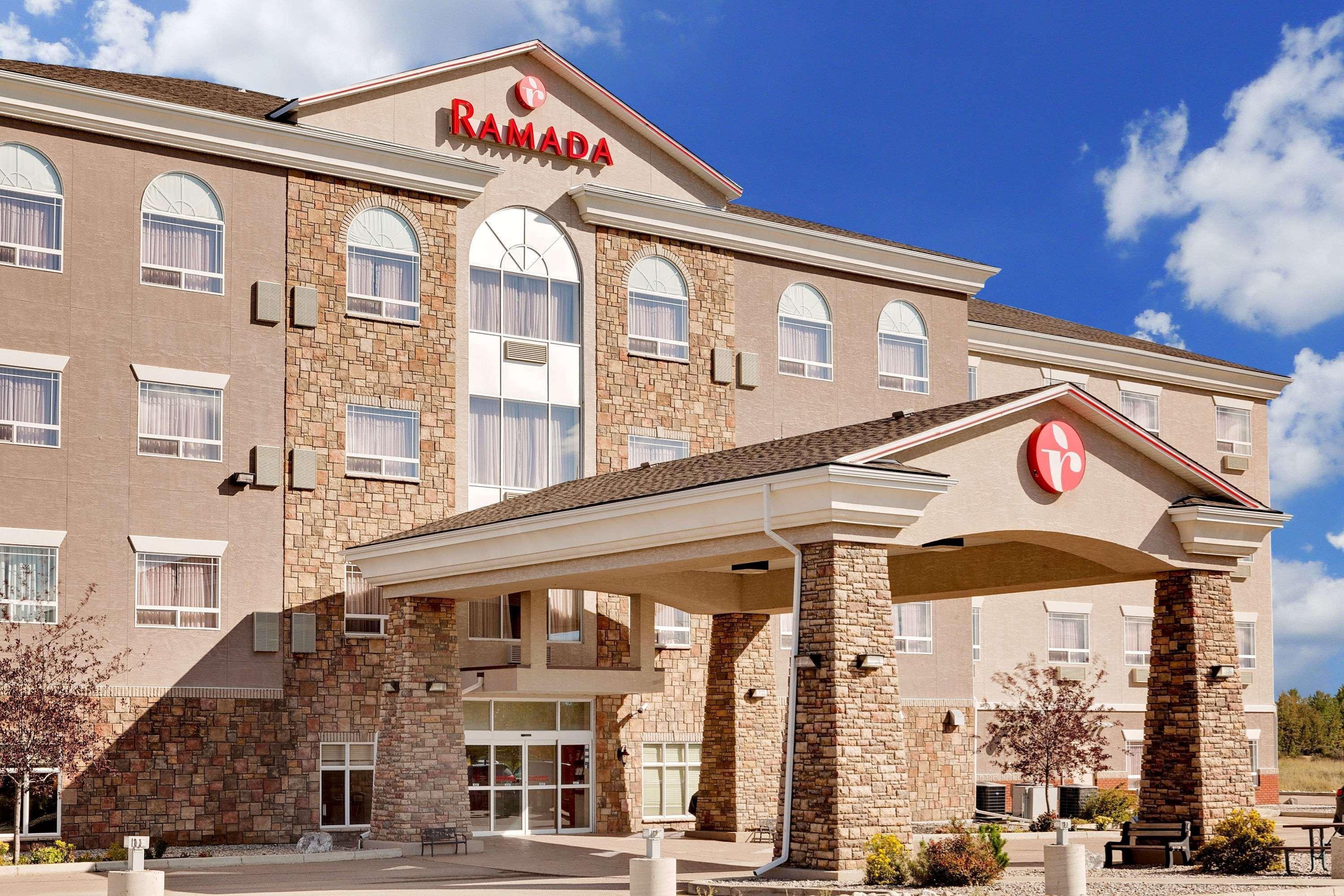 Ramada By Wyndham Lac La Biche Kültér fotó