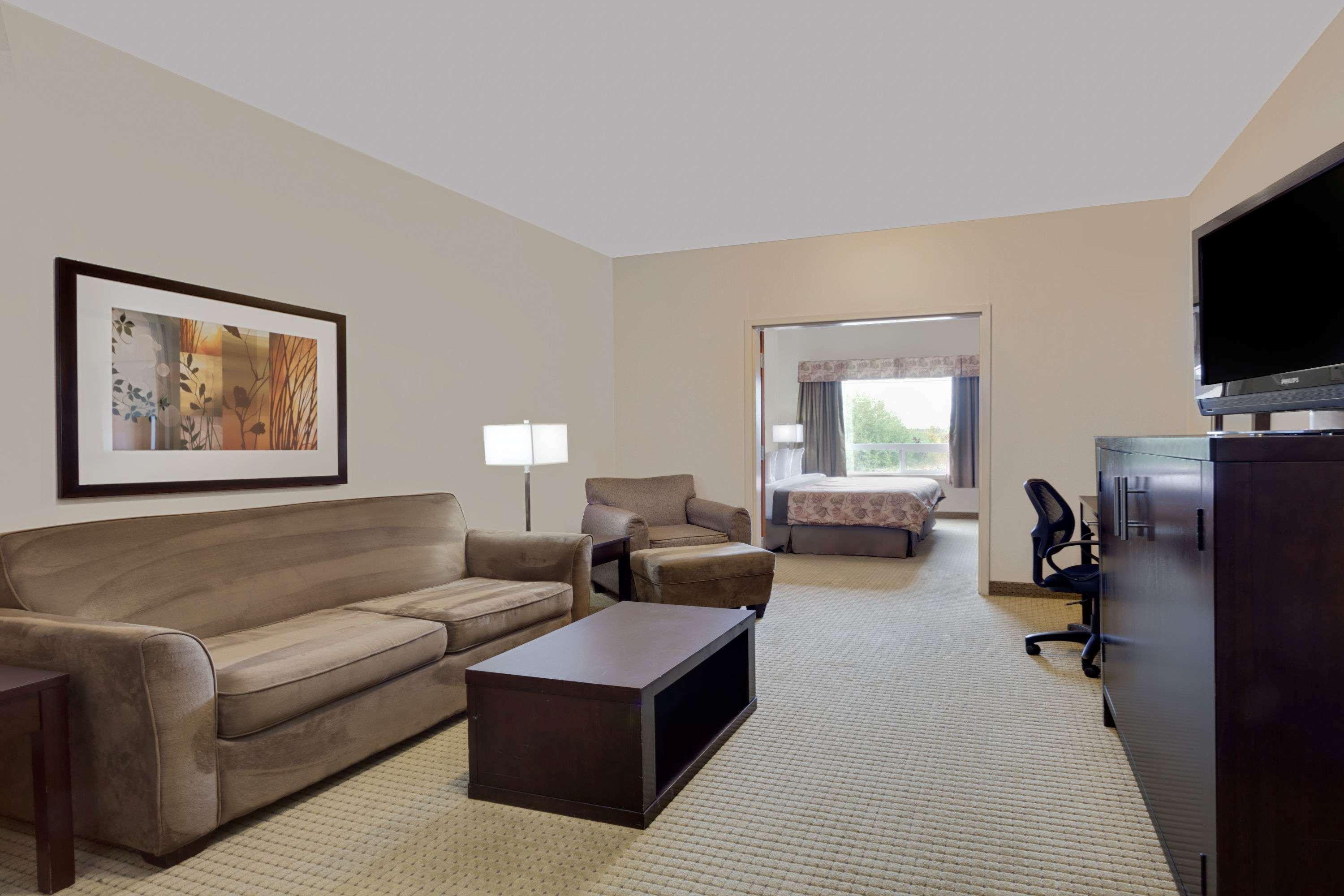 Ramada By Wyndham Lac La Biche Kültér fotó