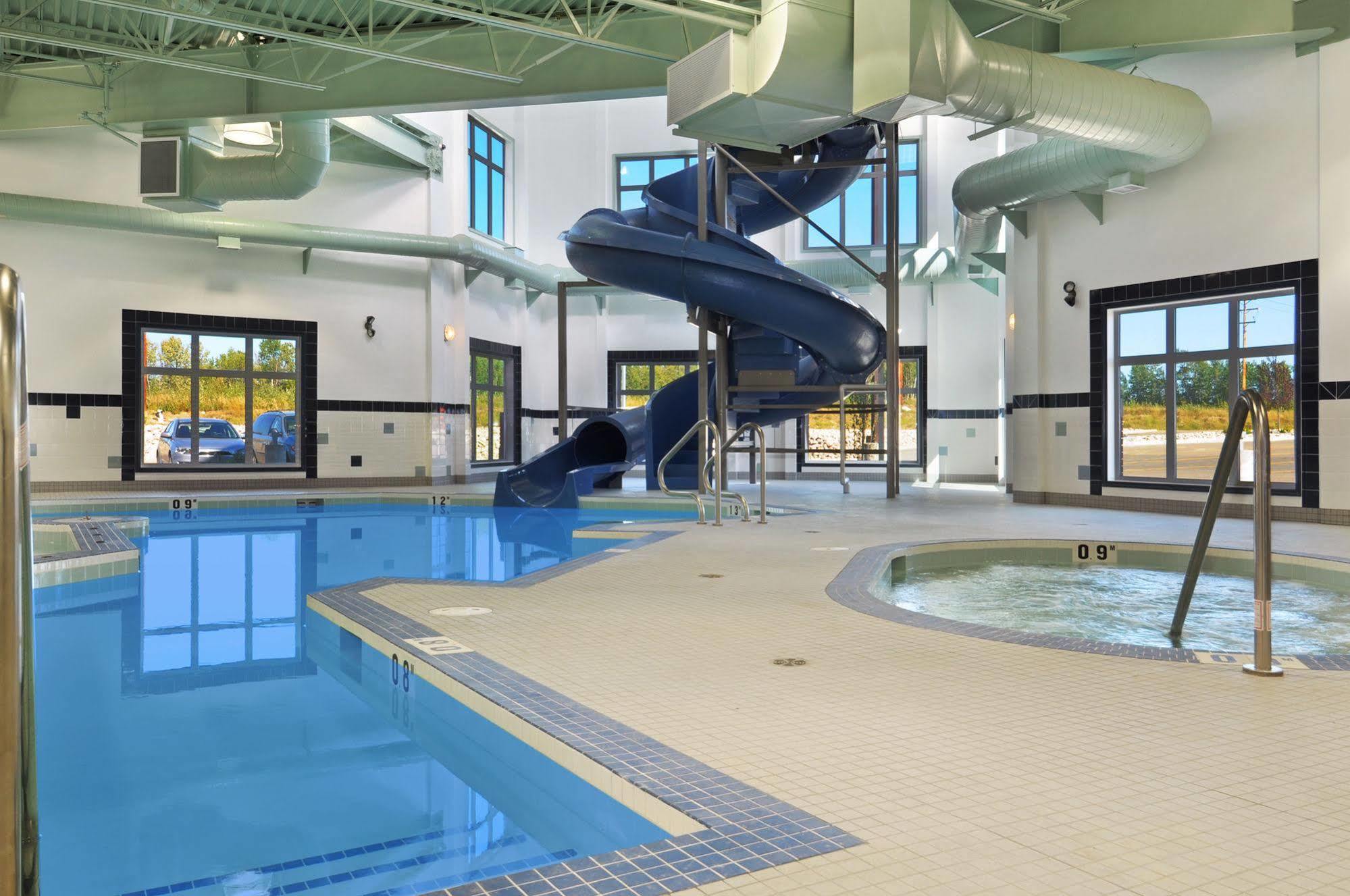 Ramada By Wyndham Lac La Biche Kültér fotó
